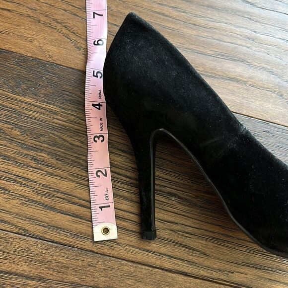 Black faux suede size 6.5 women’s heels with metal / metallic toe - Picture 12 of 12